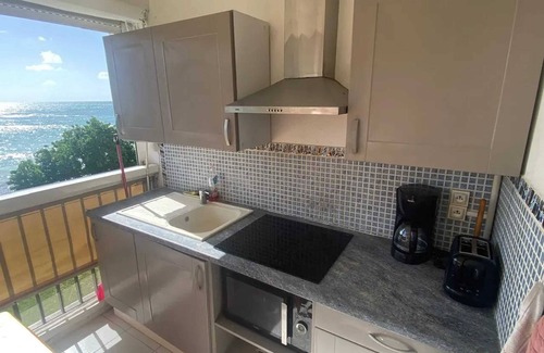Bas du Fort Apartamento | Homerez - Estudio cómodo con vista al mar