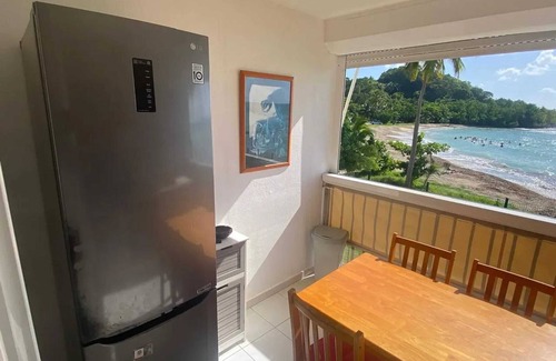 Bas du Fort Apartamento | Homerez - Estudio cómodo con vista al mar