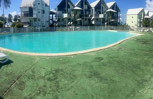 Bas du Fort Apartamento | Homerez - Estudio cómodo con vista al mar