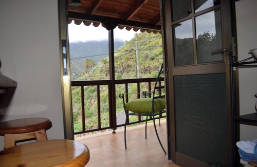 Hermigua Chalet De Esquí | Homerez - Acogedor Chalet con Terraza en Hermigua - Ideal para Parejas