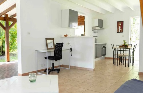 Point d'Or Casa | Homerez - Casa acogedora en Les Abymes con jacuzzi relajante