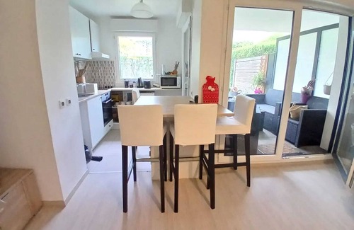 La Grace de Dieu Sud Apartamento | Homerez - Acogedor apartamento en Caen con terraza y jardín