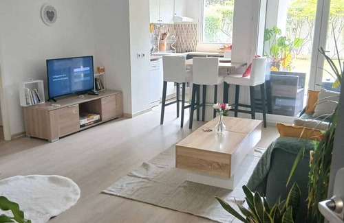 La Grace de Dieu Sud Apartamento | Homerez - Acogedor apartamento en Caen con terraza y jardín