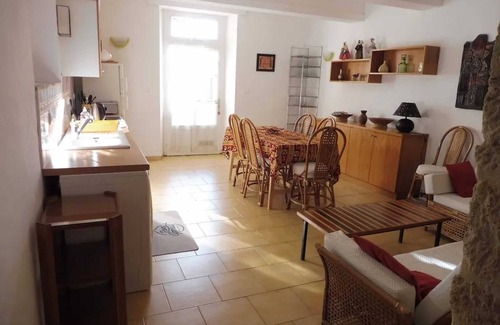 Uzes Apartamento | Homerez - Acogedor Apartamento en Uzès 85 m² con Terraza