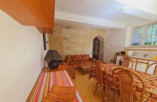 Uzes Apartamento | Homerez - Acogedor Apartamento en Uzès 85 m² con Terraza