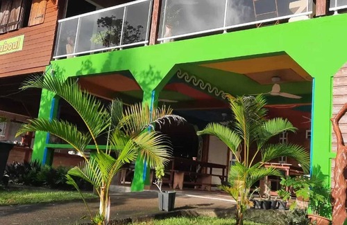 Goyave Casa | Homerez - Acogedor bungalow en Goyave con vista al jardín