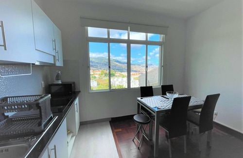 Santo Antonio Casa | Homerez - Casa Acogedora en Funchal con Vista al Mar