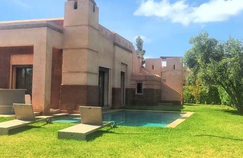 Zaouia Sidi Abdallah Ben Sassi Villa | Homerez - Elegante villa en Marrakech con piscina privada.