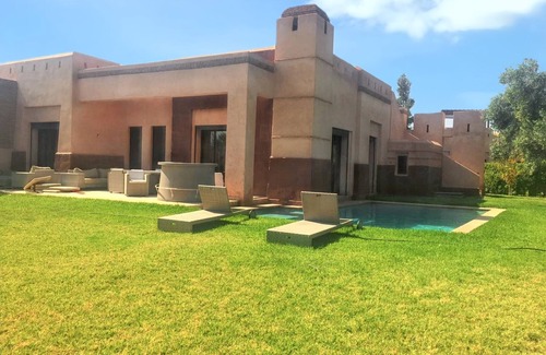 Zaouia Sidi Abdallah Ben Sassi Villa | Homerez - Elegante villa en Marrakech con piscina privada.