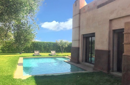 Zaouia Sidi Abdallah Ben Sassi Villa | Homerez - Elegante villa en Marrakech con piscina privada.