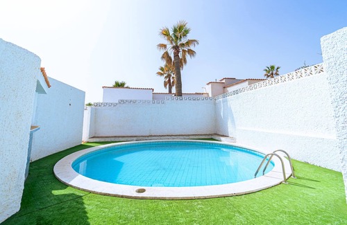 Arico Villa | Homerez - Espaciosa villa a 1 km de la playa para 6 pers. con piscina