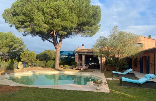 Palaja Villa | Homerez - Villa excepcional en Palaja con piscinas interiores y exteriores