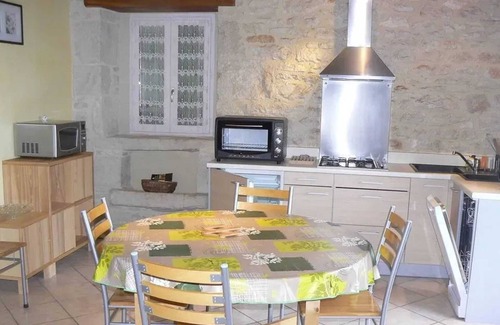 Faycelles Casa | Homerez - Casa familiar en Faycelles con terraza
