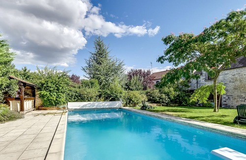 Saint-Germain-sur-Ecole Casa | Homerez - Casa para 3 pers. con piscina y jardín en Saint-Germain-sur-École