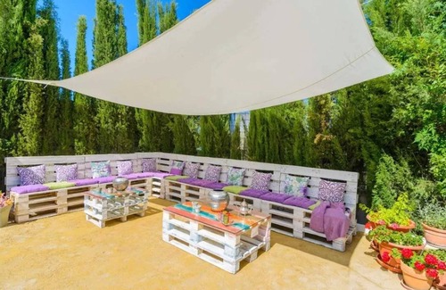 Chimeneas Villa | Homerez - Gran Villa en Chimeneas, piscina privada