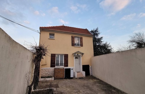Saint-Michel-sur-Orge Casa | Homerez - House in Saint-Michel-sur-Orge
