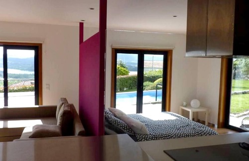 Vila Nova de Cerveira Casa | Homerez - Casa a 10 km de la playa para 4 pers. con piscina y terraza en Prado