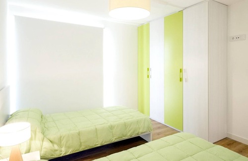 Outes Casa | Homerez - Casa a 3 km de la playa para 9 pers. con piscina y jardín en Outes