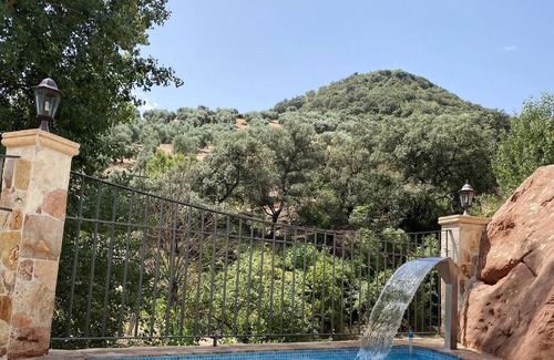 Rute Casa | Homerez - Grande casa para 10 pers. con piscina, terraza y balcón en Zambra