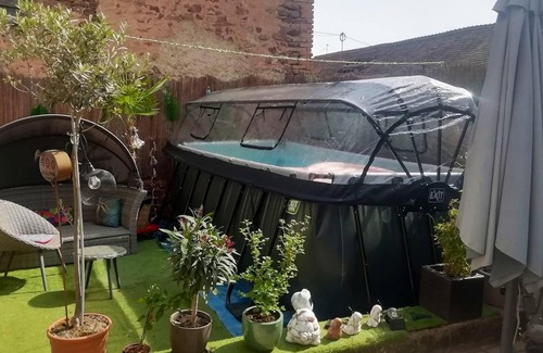 Wangen Casa | Homerez - Casa para 4 pers. con piscina, jacuzzi, jardín y terraza en Wangen