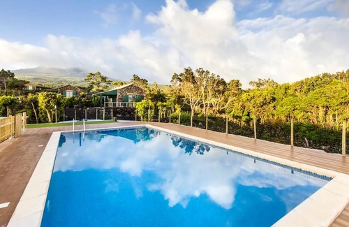Sao Roque do Pico Casa | Homerez - Casa para 4 pers. con piscina compartida, jacuzzi y jardín en Lajido