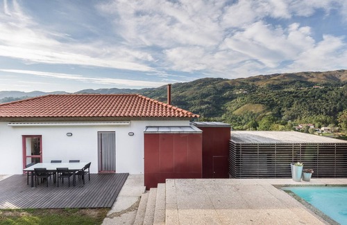 Vilar Casa | Homerez - Espaciosa casa para 6 pers. con piscina, jardín y terraza en Travassós