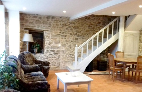 La Porcherie Casa | Homerez - Casa para 4 pers. con piscina compartida y jardín en La Porcherie
