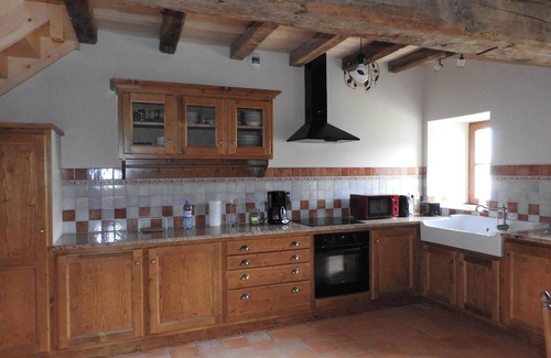 Nueil-les-Aubiers Casa | Homerez - Casa en Nueil-les-Aubiers