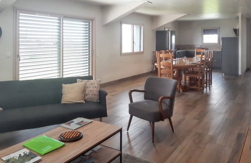 Cerniebaud Casa | Homerez - Casa espaciosa en Cerniébaud con hermoso jardín.