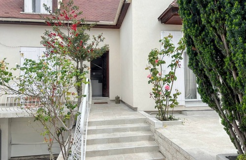 Drancy Casa | Homerez - House in Drancy, near RER B.