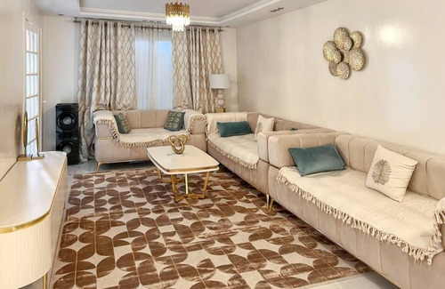 Drancy Casa | Homerez - House in Drancy, near RER B.