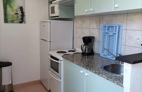 Grospierres Casa | Homerez - Casa acogedora con jardín y piscina compartida en Grospierres