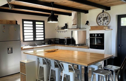 La Montagne Casa | Homerez - Casa espaciosa con jardín en La Montagne