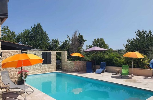 Montfermier Casa | Homerez - Casa encantadora en Montfermier con piscina privada