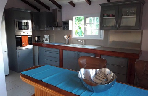 Petit-Bourg Casa | Homerez - Casa encantadora con piscina en Petit-Bourg