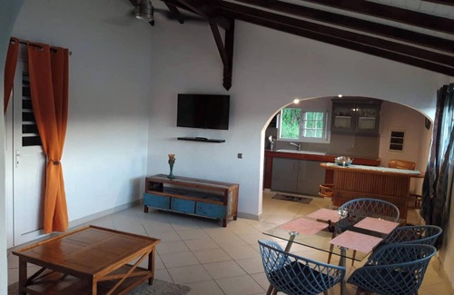 Petit-Bourg Casa | Homerez - Casa encantadora con piscina en Petit-Bourg