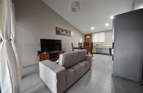 Sainte-Anne Casa | Homerez - Casa cómoda en Sainte-Anne con spa y sauna