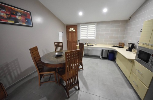 Sainte-Anne Casa | Homerez - Casa cómoda en Sainte-Anne con spa y sauna