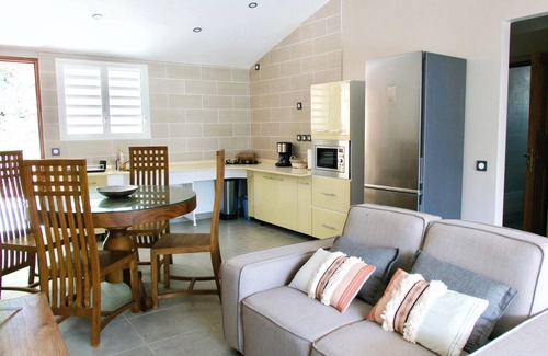 Sainte-Anne Casa | Homerez - Casa cómoda en Sainte-Anne con spa y sauna