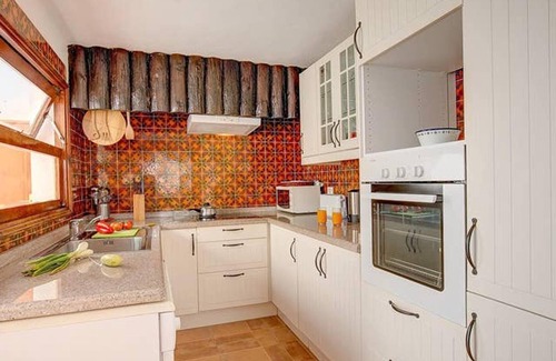 Nazaret Villa | Homerez - Villa moderna en Nazaret con piscina privada