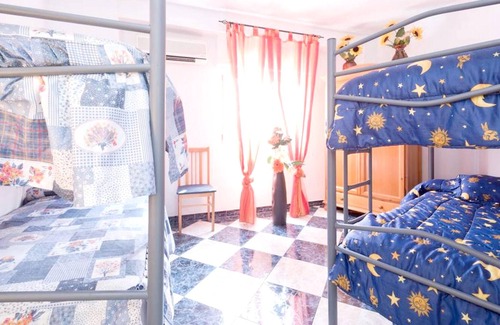 Carretera de la Sierra Apartamento | Homerez - Bonito apartamento para 8 pers. con balcón en Granada