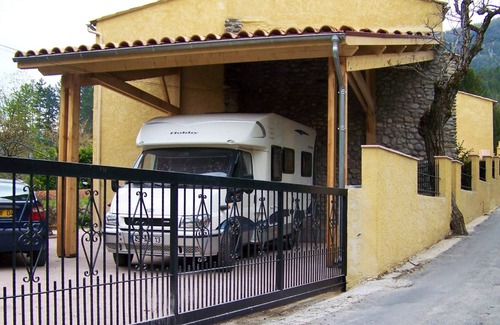 Annot Apartamento | Homerez - Bonito apartamento para 6 pers. con jardín y terraza en Annot