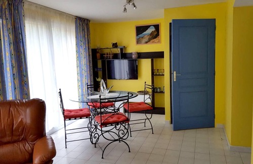 Annot Apartamento | Homerez - Bonito apartamento para 6 pers. con jardín y terraza en Annot