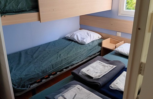 Saint-Cheron Casa | Homerez - Nice bungalow for 5 ppl. with shared pool and terrace at Saint-Chéron