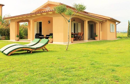 Pescia Romana Casa | Homerez - Casa a 3 km de la playa para 4 pers. con terraza en Pescia Romana