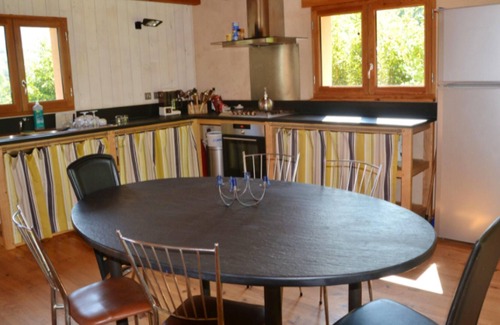 Gembrie Casa | Homerez - Casa para 6 pers. con piscina compartida, jardín y terraza en Gembrie