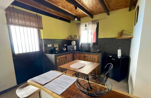 Trois-Bassins Casa | Homerez - Bonito bungaló a 7 km de la playa para 3 pers. en Les Trois Bassins
