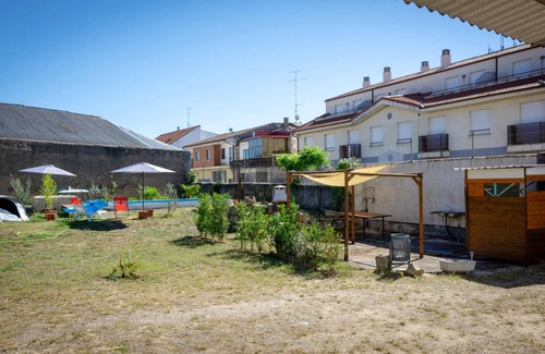 Vitigudino Villa | Homerez - Villa para 6 pers. con piscina compartida y terraza en Vitigudino