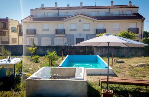 Vitigudino Villa | Homerez - Villa para 6 pers. con piscina compartida y terraza en Vitigudino