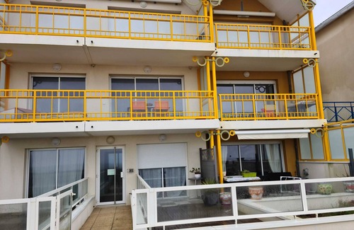 Port District Apartamento | Homerez - Sea View Apartment, Châtelaillon, 70 sqm